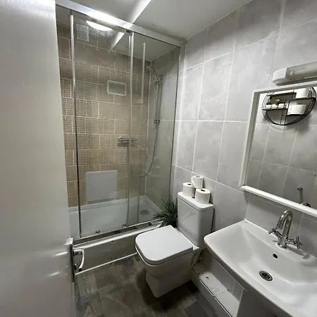 Park Lane Beautiful Apartment