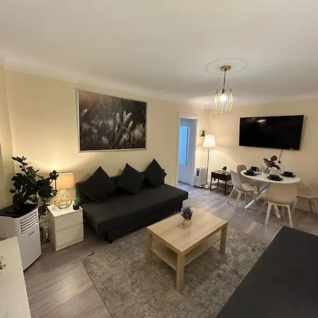 Park Lane Beautiful Apartment *