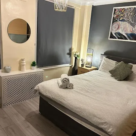 Park Lane Beautiful Apartment London
