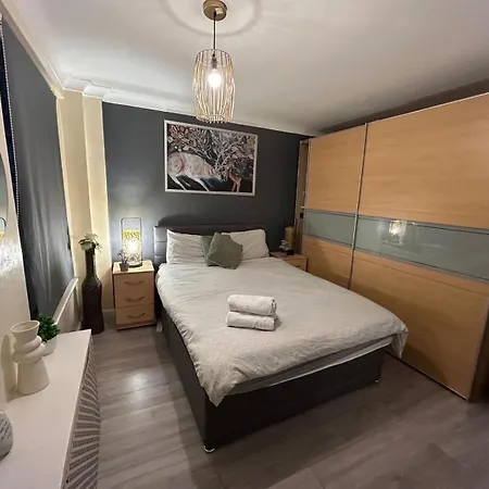 Park Lane Beautiful Apartment London