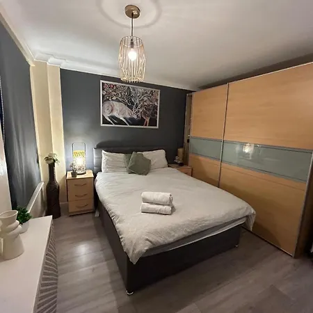 Park Lane Beautiful Apartment *