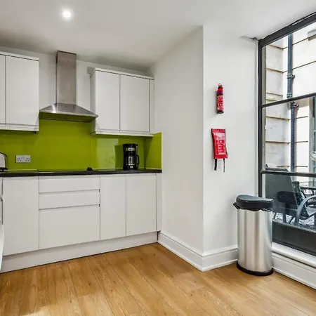 Holborn & With Patio - Cityapartmentstay Apartment