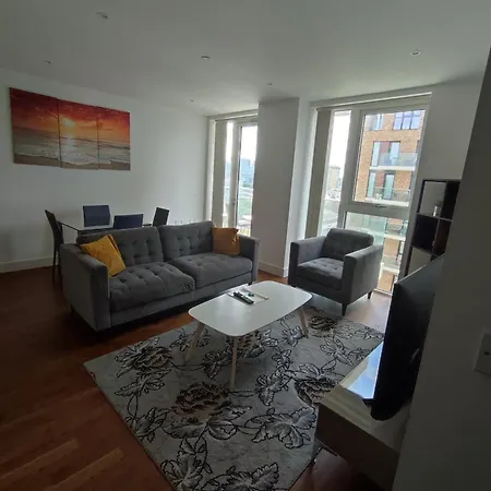 Apartment Grandeaur 2-bedrooom In Royal Asenal With Riverview