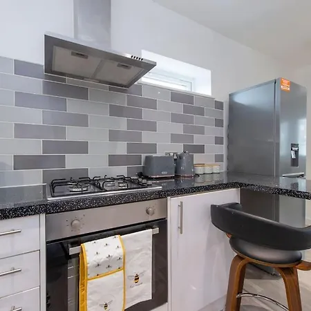 Elegant & Spacious 1 Bed Flat, Crayford, Dartford *