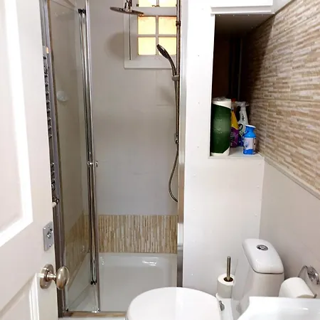 Croftons House Bed & Breakfast London