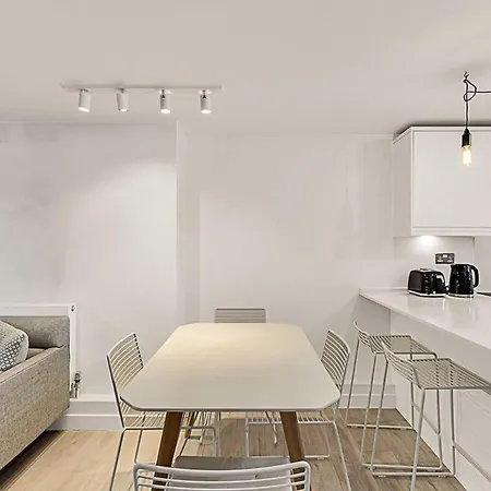 Relay Urban Charm Chelsea Apartment