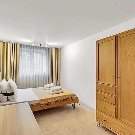 Relay Urban Charm Chelsea Apartment *