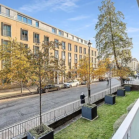 Relay Urban Charm Chelsea Apartment