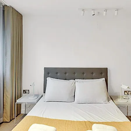 Relay Urban Charm Chelsea Apartment London