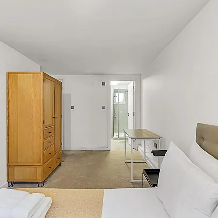 Relay Urban Charm Chelsea Apartment