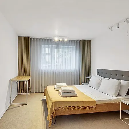 Relay Urban Charm Chelsea Apartment *