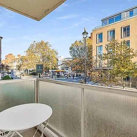 Relay Urban Charm Chelsea Apartment