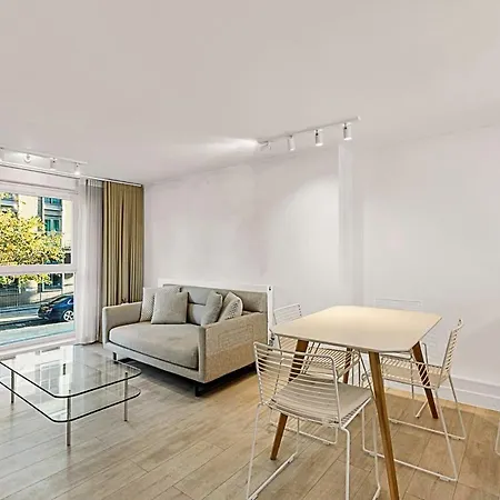 Relay Urban Charm Chelsea Apartment *