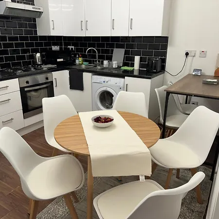 Bed & Breakfast Beautiful 2 In London