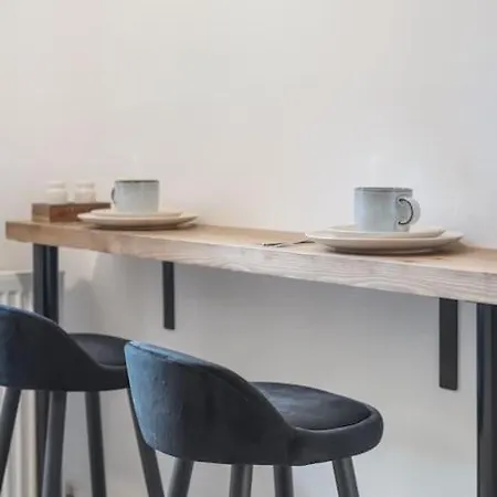 King's Cross Townhouse - Contemporary Garden Flat *