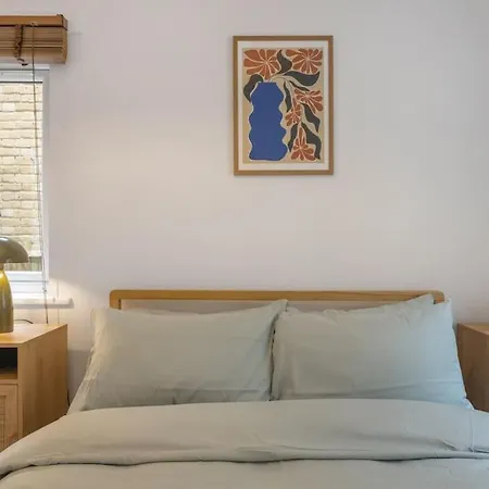 King's Cross Townhouse - Contemporary Garden Flat Apartment *