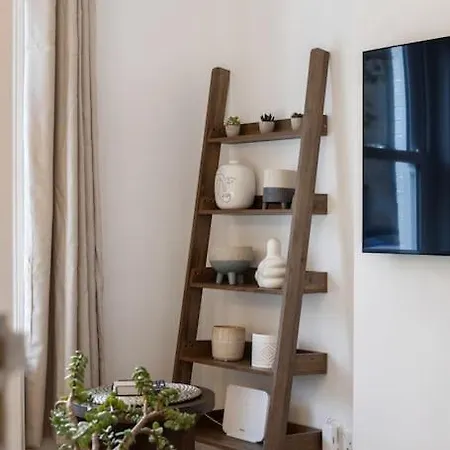 King's Cross Townhouse - Contemporary Garden Flat Apartment London