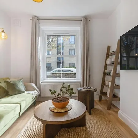 King's Cross Townhouse - Contemporary Garden Flat * London