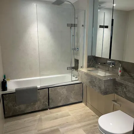 Apartment New 2 Bedroom, 2 Bathroom Flat In Fulham *