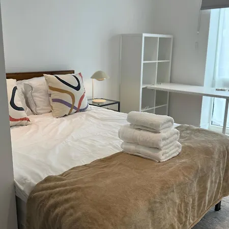 New 2 Bedroom, 2 Bathroom Flat In Fulham Apartment