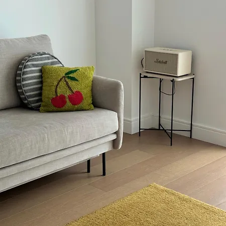 New 2 Bedroom, 2 Bathroom Flat In Fulham Apartment