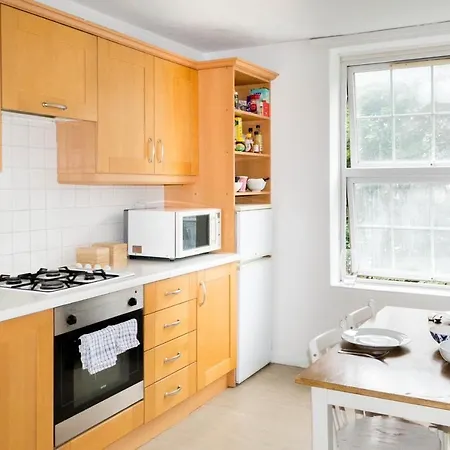 Affordable Double In Trendy Angel, Islington *