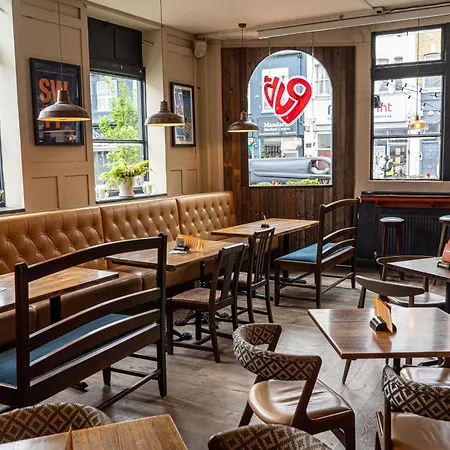 Publove @ The Crown, Battersea Hostel *