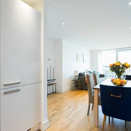 Wild Roses Serviced - Greenwich Apartment London