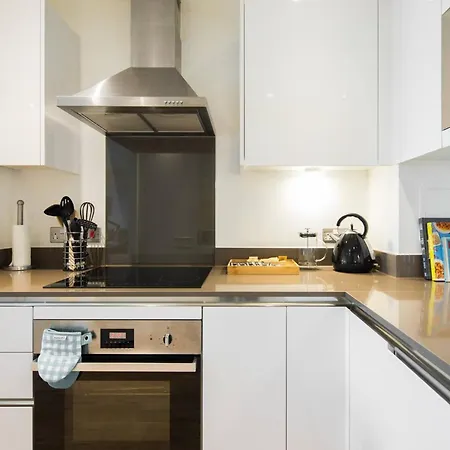 Wild Roses Serviced - Greenwich London