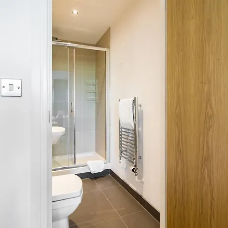 Wild Roses Serviced - Greenwich Apartment *