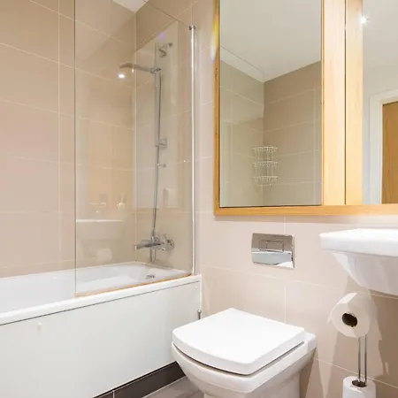 Wild Roses Serviced - Greenwich Apartment *