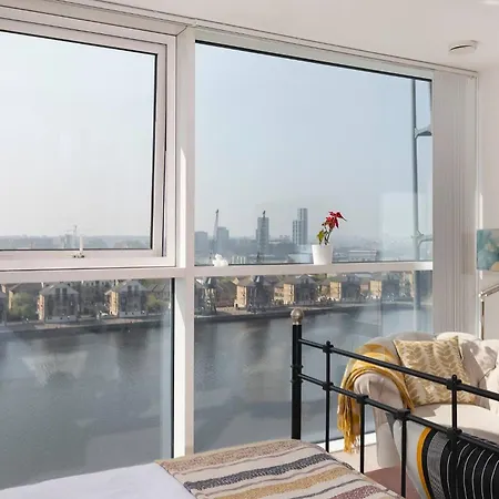 Serene Waterfront - Excel Gasthof London