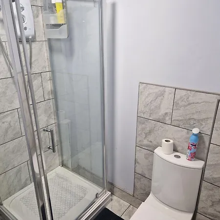 Garden Northolt Near Heathrow Airport Northolt (Greater London)
