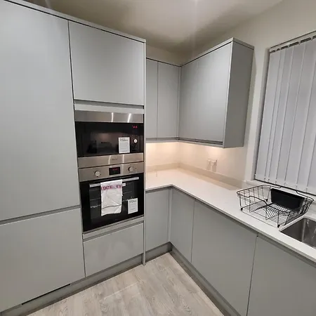 Garland Modern 4 Bedroom London Apartment