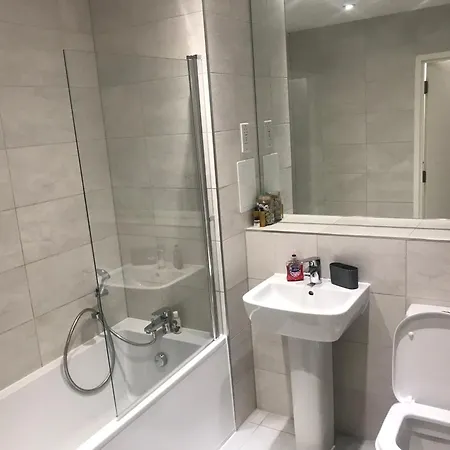 Homestay Private & Private Bathroom In Park Royal London