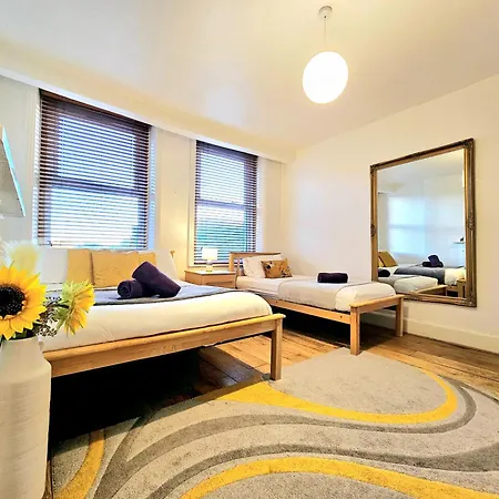 Apartamento King's Cross & Angel Area, 4 Bedrooms With 7 Beds & Private Rooftop - Walk To St Pancras International Londres