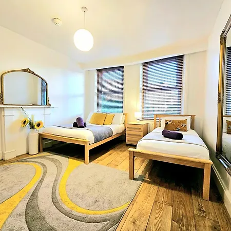 King's Cross & Angel Area, 4 Bedrooms With 7 Beds & Private Rooftop - Walk To St Pancras International * Londres