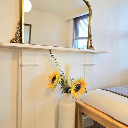 King's Cross & Angel Area, 4 Bedrooms With 7 Beds & Private Rooftop - Walk To St Pancras International Apartamento Londres
