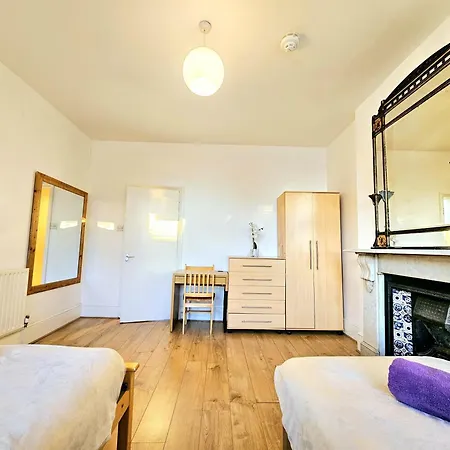 Apartamento King's Cross & Angel Area, 4 Bedrooms With 7 Beds & Private Rooftop - Walk To St Pancras International Londres