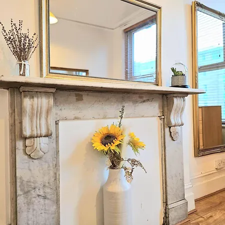 Apartamento King's Cross & Angel Area, 4 Bedrooms With 7 Beds & Private Rooftop - Walk To St Pancras International Londres