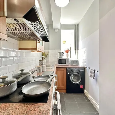 Hyde Park One Bedroom Apartment