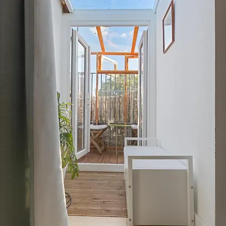 Apartment Modern Flat & Balcony In Historic West Kensington