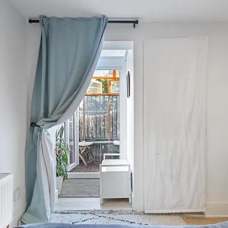 Apartment Modern Flat & Balcony In Historic West Kensington *
