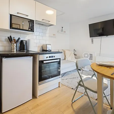 Modern Flat & Balcony In Historic West Kensington *
