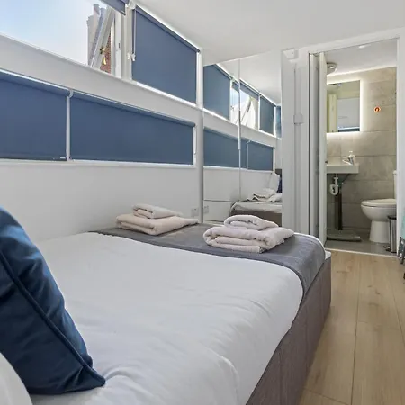 Modern Flat & Balcony In Historic West Kensington Apartment