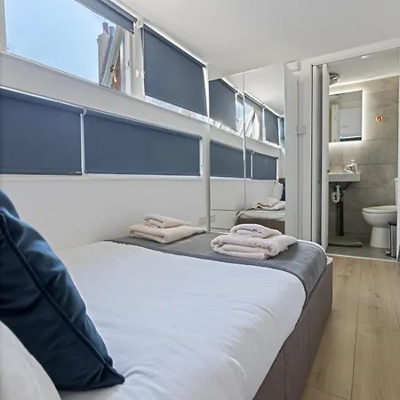 Apartment Modern Flat & Balcony In Historic West Kensington *