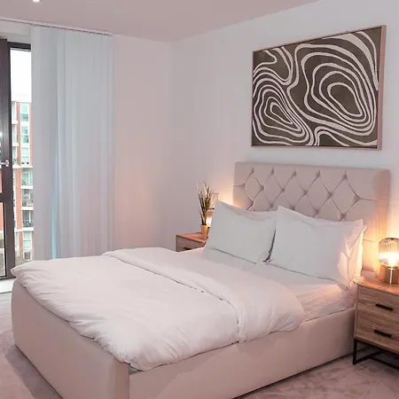 Charming 1br In Apartment *