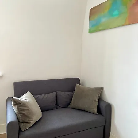 Flat In Victorian West Kensington Mansion Apartment