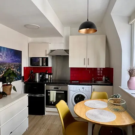 Apartment Flat In Victorian West Kensington Mansion *