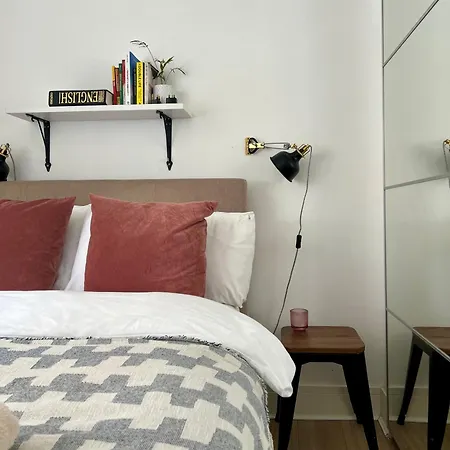 Apartment Flat In Victorian West Kensington Mansion London